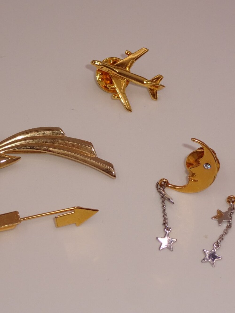 5 Vintage Brooches Arrow Moons Stars Jet Airplane Shooting Gold Tone Scarf Pins